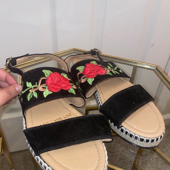 Suede Rose platform Mexican Sandals - New - Picture 5 of 5